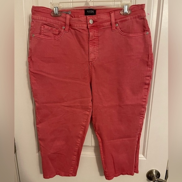 NYDJ  SKINNY CAPRI LIFTXTUCK PINK GREAT PRE-OWNED CONDITION - Picture 1 of 10